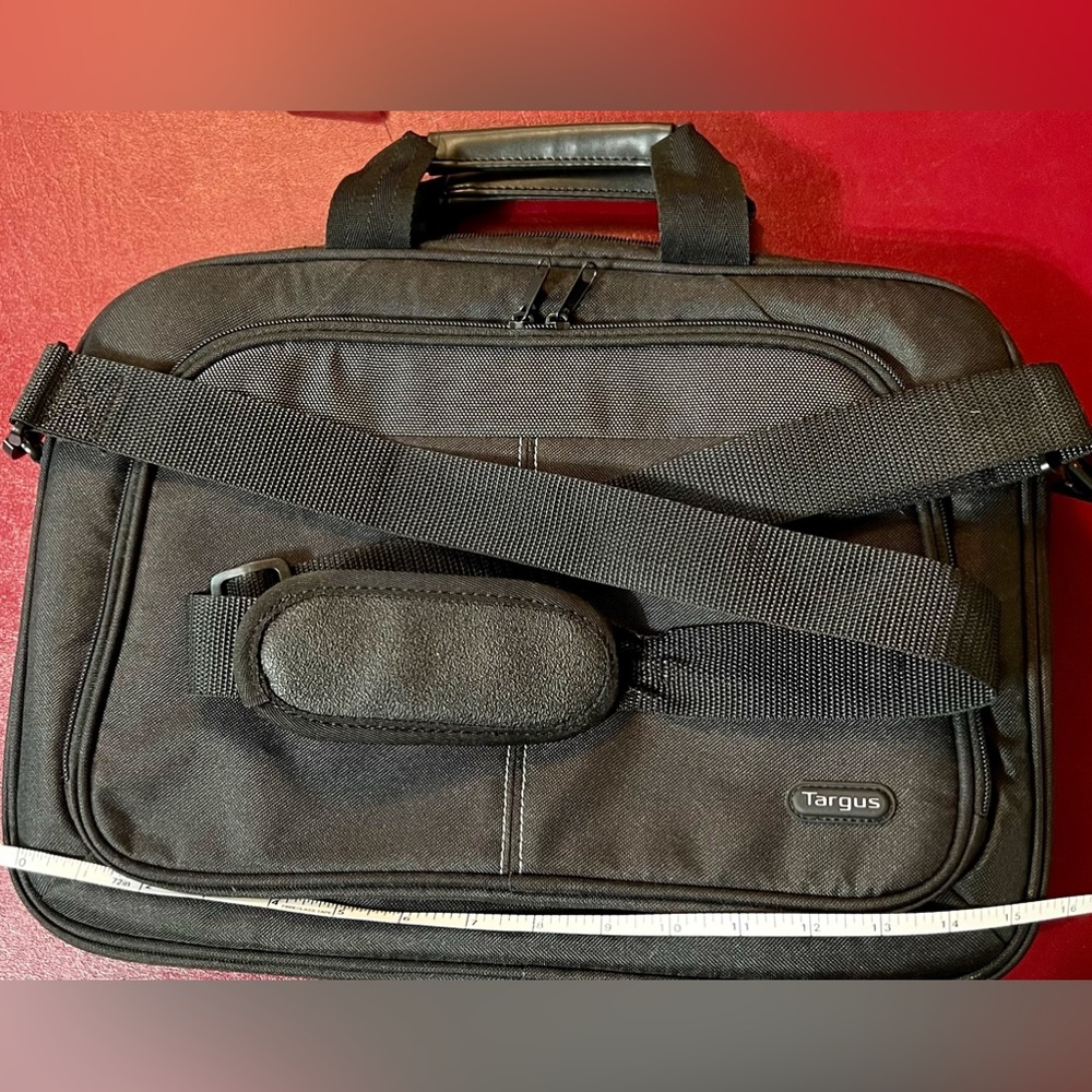 NWT black laptop carrying case with shoulder strap